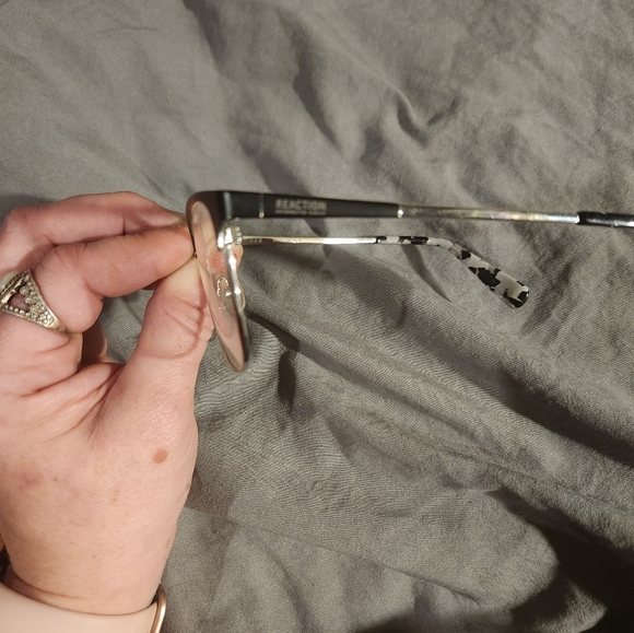 Kenneth Cole Reaction eyeglasses - Picture 2 of 4